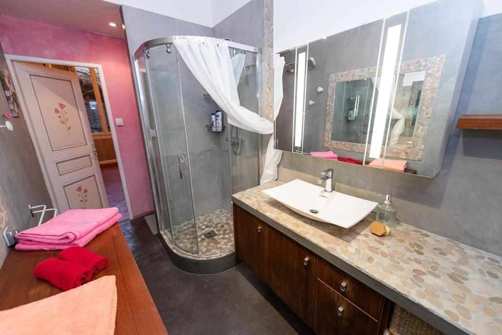 Anna-Maria : Grand Appartement 10 Personnes+Parking Prive -Actif+ Location- Marseille Exteriör bild