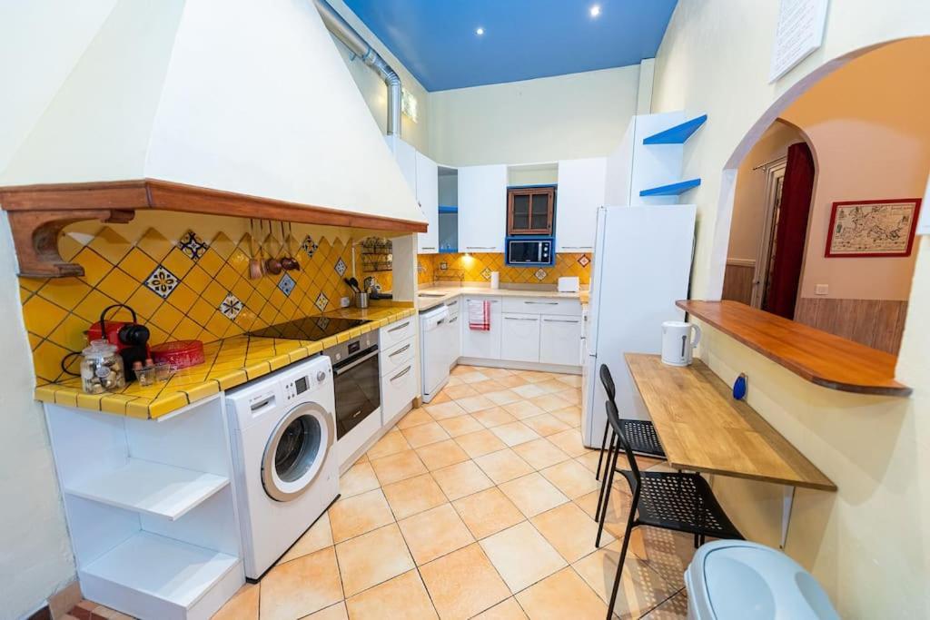 Anna-Maria : Grand Appartement 10 Personnes+Parking Prive -Actif+ Location- Marseille Exteriör bild